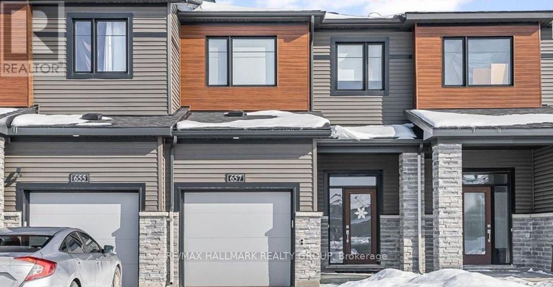 657 Hamsa St in Ottawa, ON - Building Photo