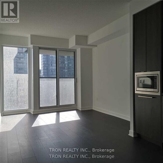 125-2125 Blue Jays Way in Toronto, ON - Building Photo - Building Photo