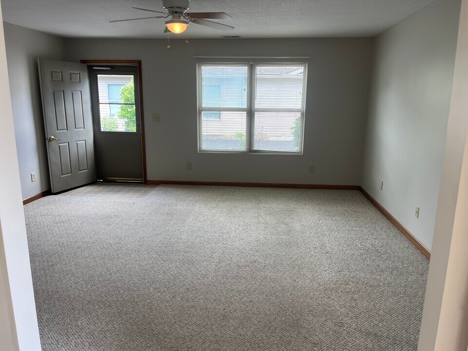 634 Cooper Ave, Unit 634 in Bellefontaine, OH - Building Photo