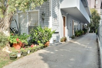 218 Gale Luxury Investments LLC in Beverly Hills, CA - Building Photo - Interior Photo