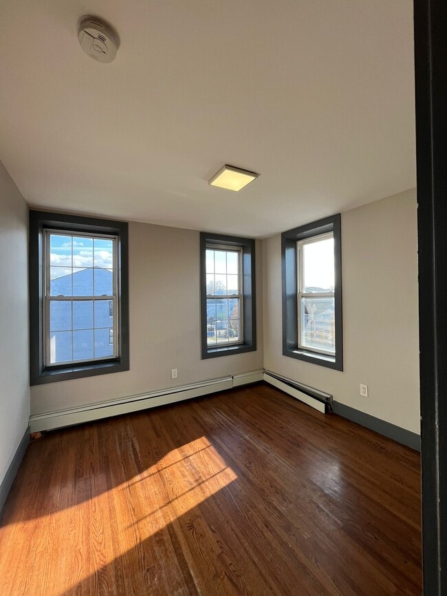 50 Atlantic St, Unit 4 in Jersey City, NJ - Foto de edificio - Building Photo