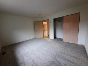 860 SE Sentry Dr in College Place, WA - Building Photo - Building Photo