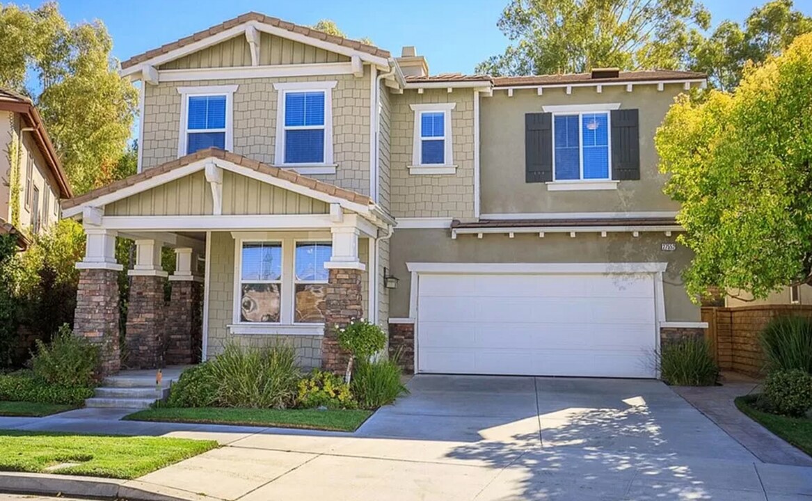 27552 N Weeping Willow Dr in Santa Clarita, CA - Building Photo