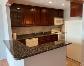 300 Governors Dr in Winthrop, MA - Building Photo - Building Photo