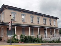 Olde Motel Apartments in Neillsville, WI - Foto de edificio - Building Photo