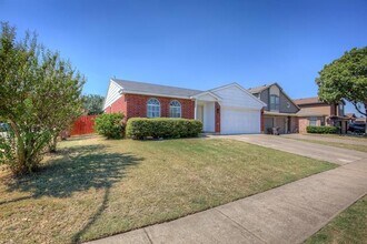 8132 Sweetwater Ln in Fort Worth, TX - Building Photo - Building Photo