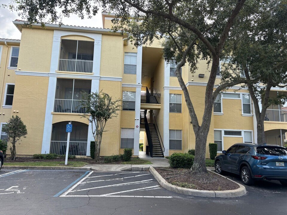 1325 Lake Shadow Cir in Maitland, FL - Building Photo