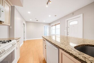 284 John St in Cliffside Park, NJ - Building Photo - Building Photo