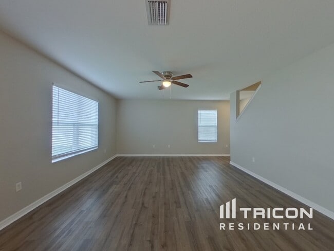 3216 Magnolia Meadows Dr in Plant City, FL - Building Photo - Building Photo