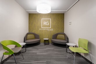 Rockingham Glen in West Roxbury, MA - Foto de edificio - Interior Photo