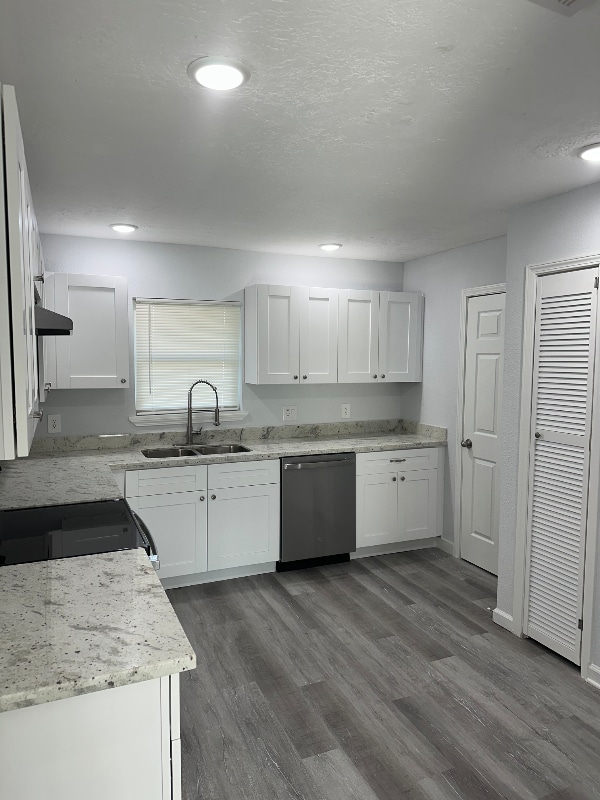 215 Birch St in Lake Jackson, TX - Building Photo - Building Photo