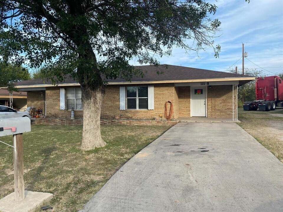 115 Aracely Lane in Del Rio, TX - Building Photo