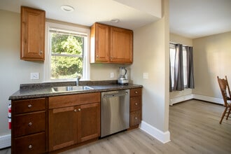 53 Bowker Terrace, Unit 2 in Somerset, MA - Building Photo - Building Photo