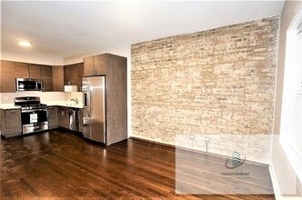 2230 N Sawyer Ave, Unit 3E in Chicago, IL - Foto de edificio - Building Photo