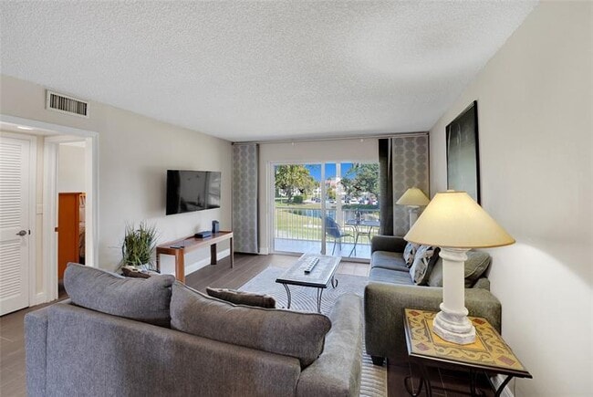 8980 S Hollybrook Blvd in Pembroke Pines, FL - Building Photo - Building Photo