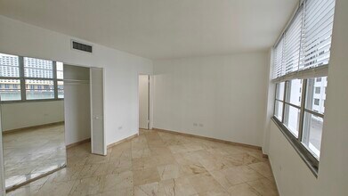 825 Brickell Bay Dr, Unit 542 in Miami, FL - Building Photo - Building Photo