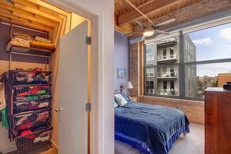 1040 W Adams St, Unit 362 in Chicago, IL - Foto de edificio - Building Photo