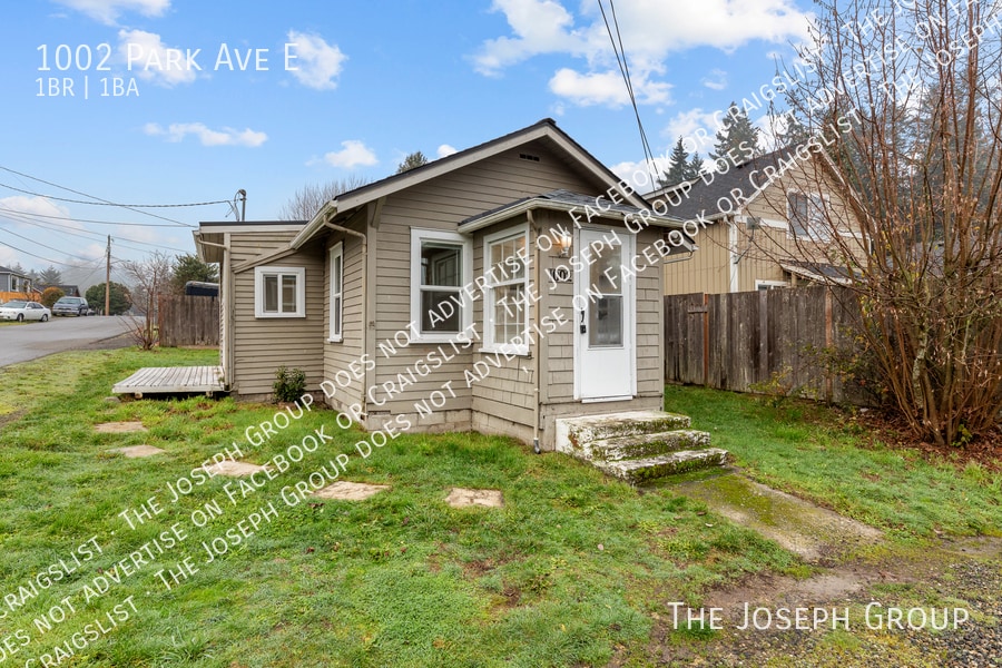 1002 Park Ave E in Port Orchard, WA - Building Photo