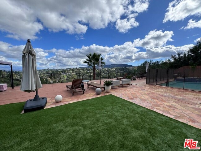 4534 Totana Dr in Los Angeles, CA - Foto de edificio - Building Photo