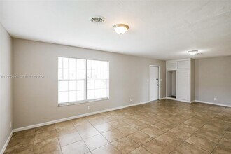 5961 NW 14th Ct in Sunrise, FL - Building Photo - Building Photo