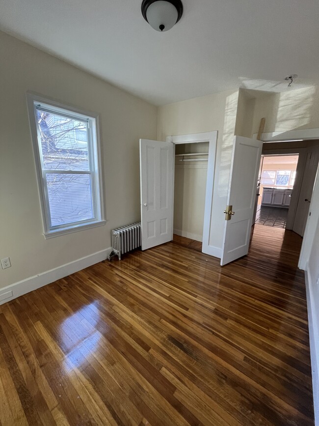 2572 Massachusetts Ave, Unit 2 in Cambridge, MA - Building Photo - Building Photo