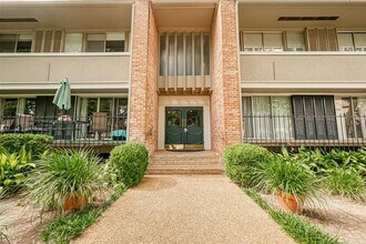 642 S Ripple Creek Dr in Houston, TX - Building Photo - Building Photo