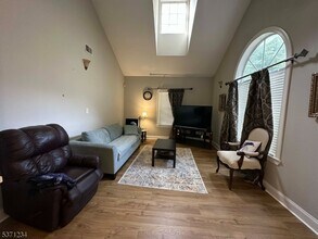 40 Sapphire Ln in Franklin Township, NJ - Building Photo - Building Photo