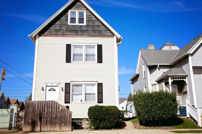 property at 442-444-444 E Lincoln Ave