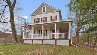 84 Mill St, Unit B in Newton, NJ - Building Photo