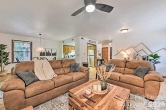 106 Sage Ct in Maggie Valley, NC - Building Photo - Building Photo