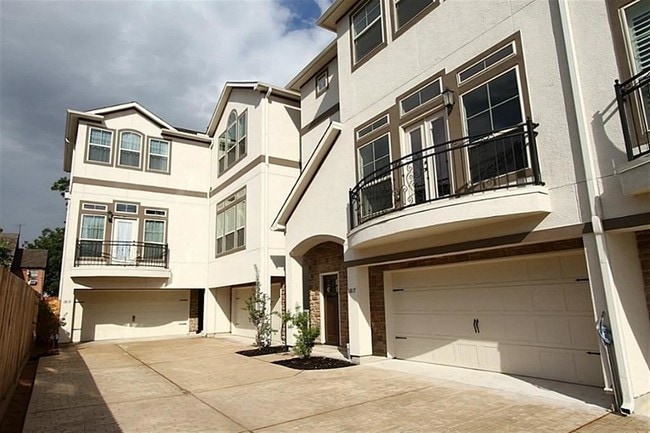 property at 1815 Oakdale St