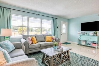 4112 Cape Vista Dr in Bradenton, FL - Building Photo - Building Photo