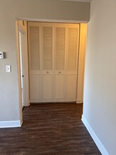 2260 N Summit Ave, Unit 309 in Milwaukee, WI - Foto de edificio - Building Photo