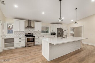 5713 E Hillery Dr in Scottsdale, AZ - Building Photo - Building Photo