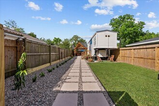 4734 Oleander St in Bacliff, TX - Building Photo - Building Photo