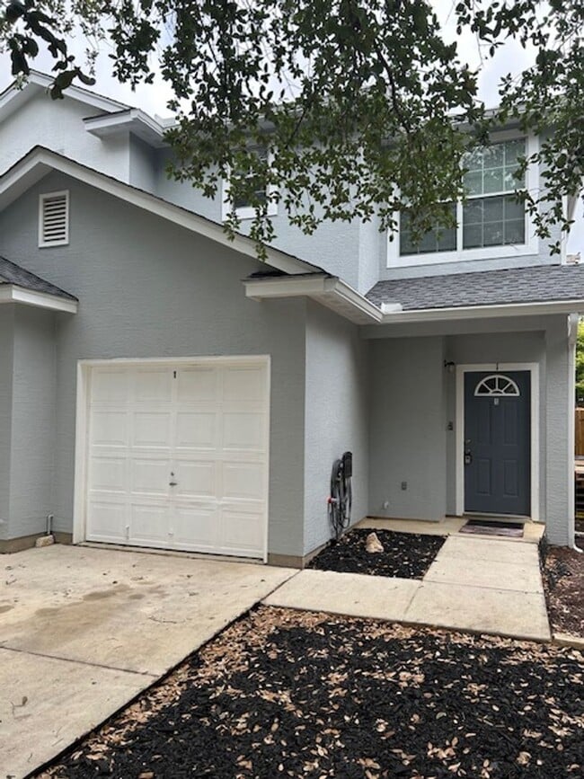 7811 Kingsbury Wood in San Antonio, TX - Building Photo - Building Photo