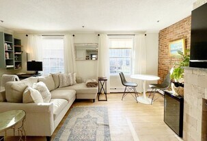 10 Derne St, Unit 4 in Boston, MA - Building Photo