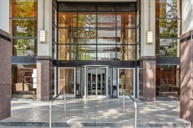 property at 1122 N Clark St