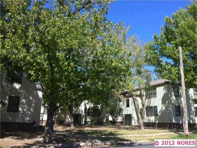 Maple Leaf Apartments in Bartlesville, OK - Foto de edificio - Building Photo