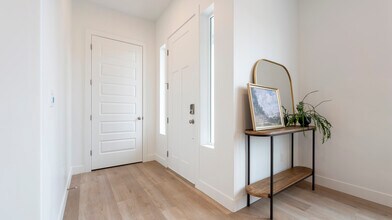 531 N Legend Way, Unit #B in Mapleton, UT - Foto de edificio - Building Photo