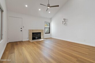 646 Via Colinas in Westlake Village, CA - Building Photo - Building Photo