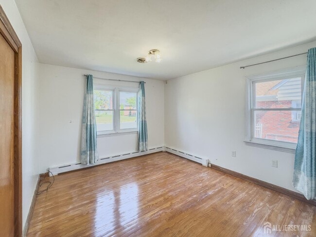 19 Holmes St in Carteret, NJ - Building Photo - Building Photo