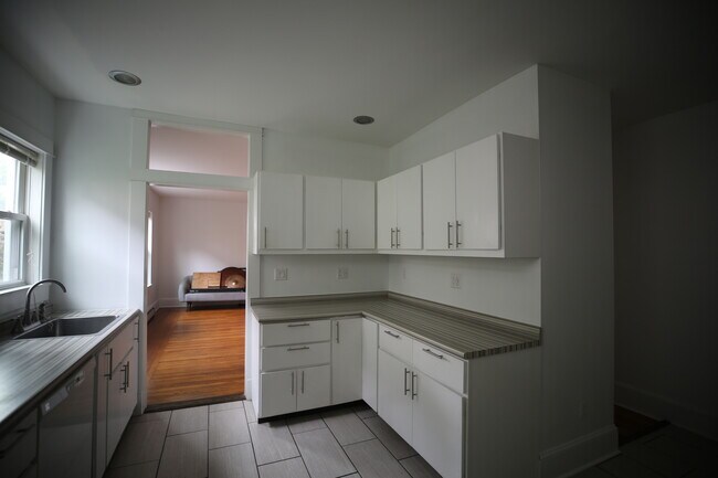 853 Edgewood Ave, Unit First Floor in New Haven, CT - Building Photo - Building Photo