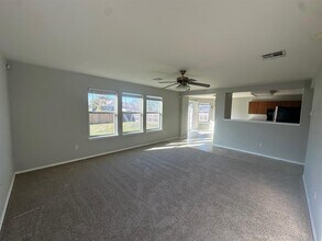 102 Blanco Woods Blvd in Elgin, TX - Building Photo - Building Photo