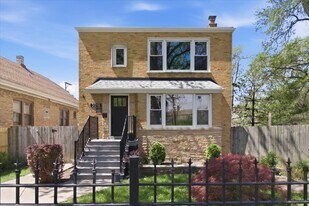 3018 N Whipple St, Unit #1 in Chicago, IL - Building Photo