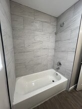 9745 Long Point Rd in Houston, TX - Building Photo - Building Photo