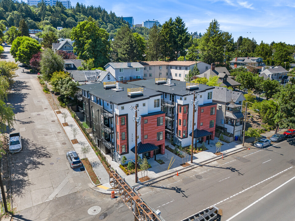 3755 SW Hood in Portland, OR - Building Photo