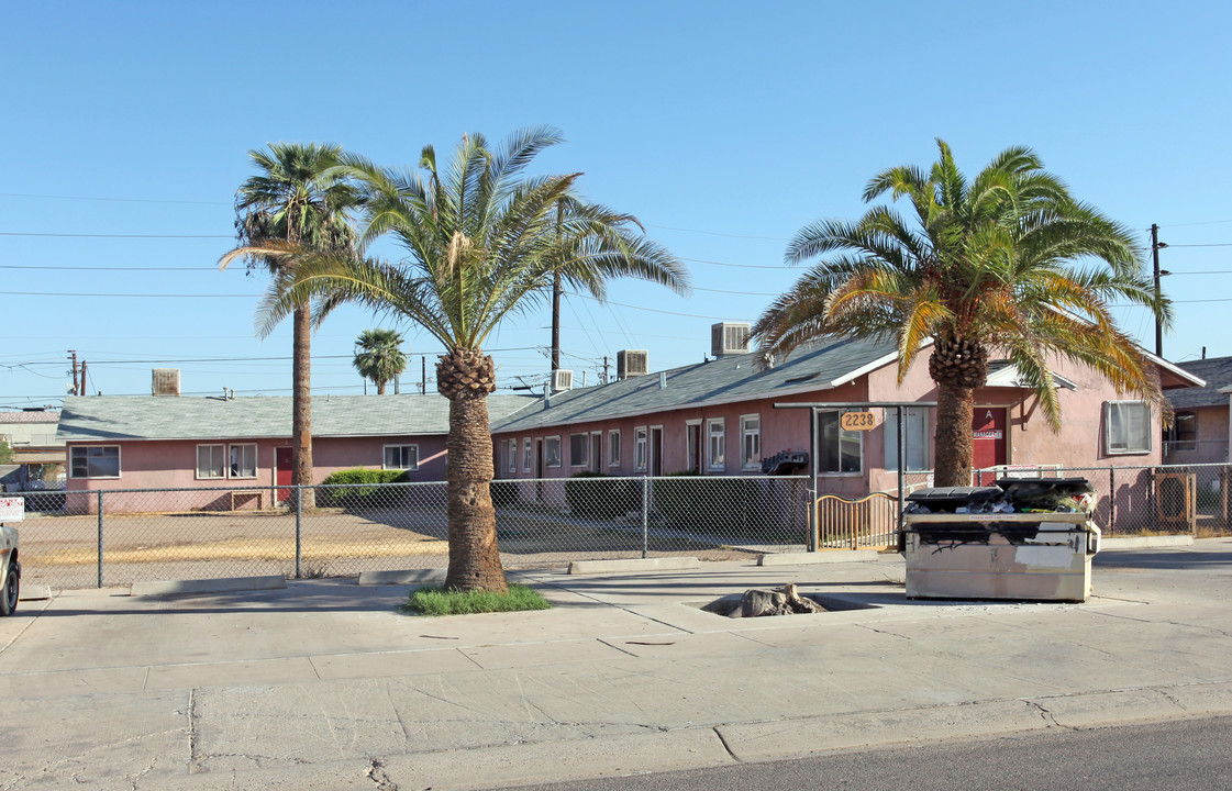 2238 E Taylor St in Phoenix, AZ - Foto de edificio