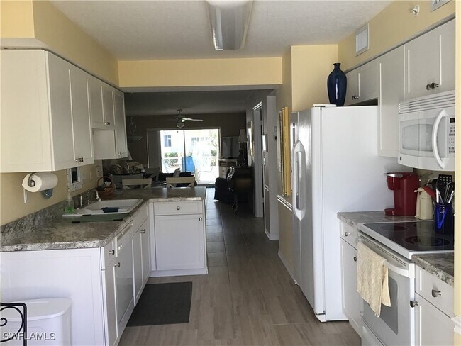 28861 Bermuda Lago Ct in Bonita Springs, FL - Building Photo - Building Photo
