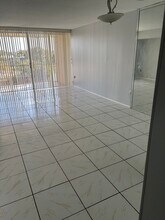 1750 NE 191st St, Unit 423E in North Miami Beach, FL - Building Photo - Building Photo